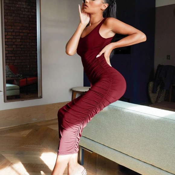 Sexy Solid Red Ruched Bodycon Dress - Never worn - Excellent Condition - Picture 3 of 8